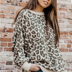 FREE PEOPLE 
“Go on get”
Cheetah print pullover
Oversized 
Tagged SMALL